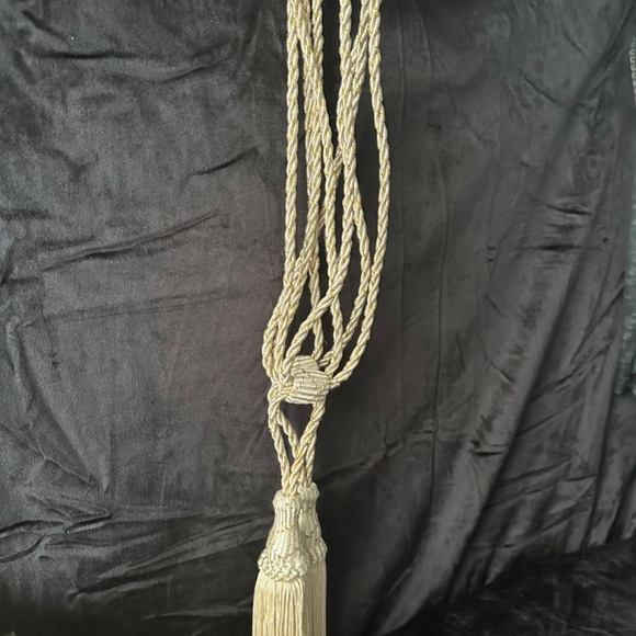 Set of ivory  twisted cord tassel curtain/ drape tie backs - Picture 3 of 6
